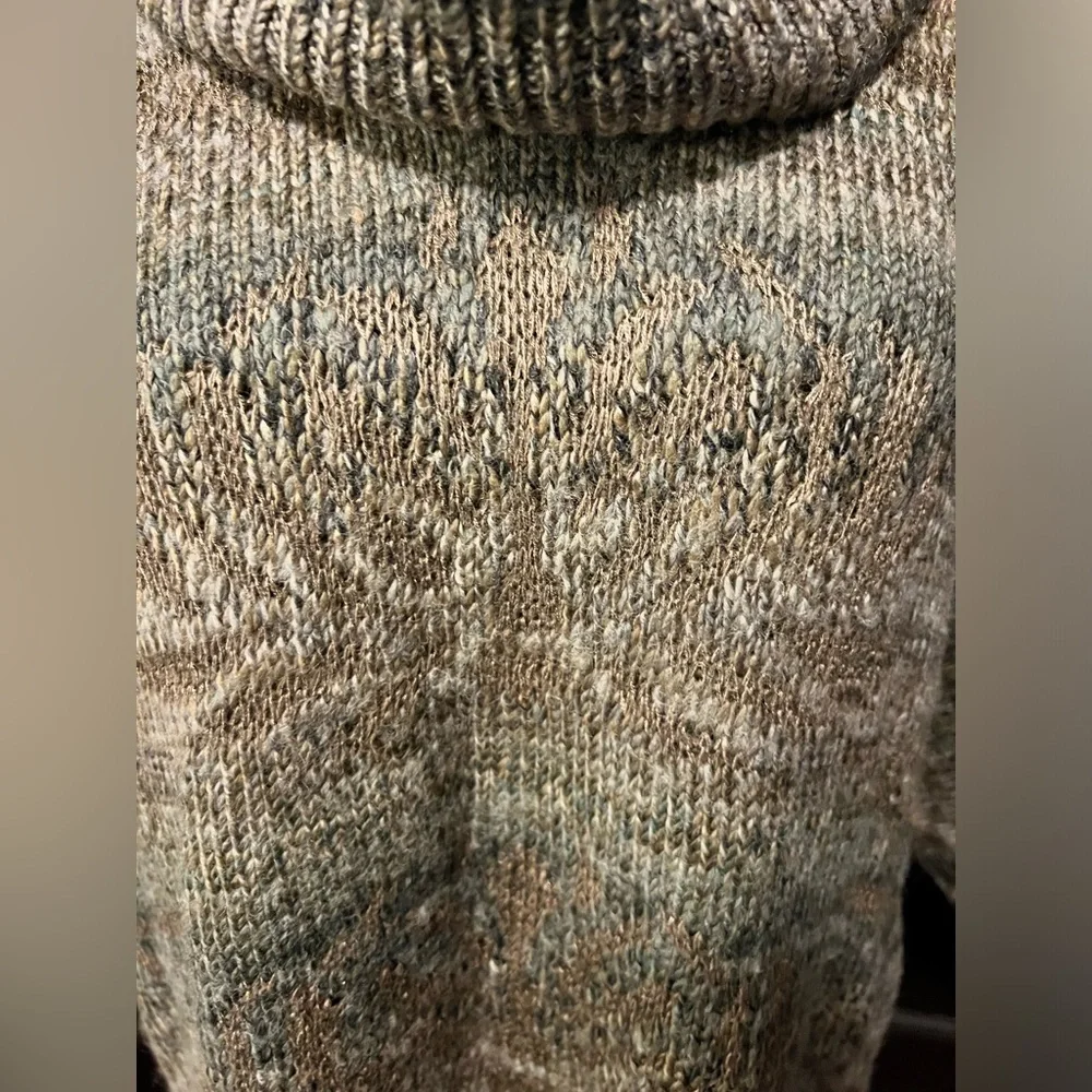 Sweater - Picture 4 of 4